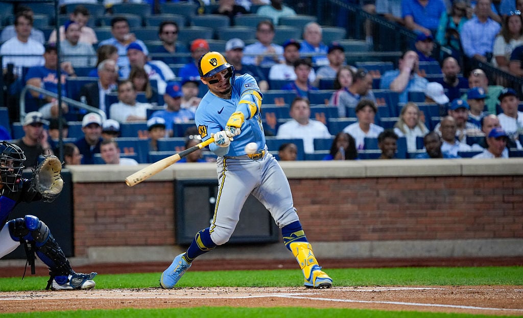 Throwing error allows winning run to score as Mets take series opener over Brewers 3-2 in 10 innings