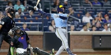 Brice Turang hits a home run at Citi Field against the Mets.