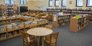 The library media center at La Escuela Fratney in Milwaukee. (Photo credit Milwaukee Public Schools)