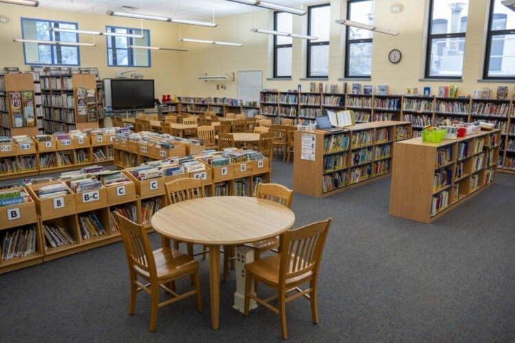 The library media center at La Escuela Fratney in Milwaukee. (Photo credit Milwaukee Public Schools)