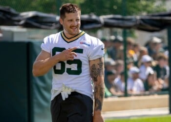 Green Bay Packers tight end Tucker Kraft points as he communicates with a teammate during the NFL football team's training camp, Sunday, Aug. 2, 2026, in Green Bay, Wis. (AP Photo/Mike Roemer)