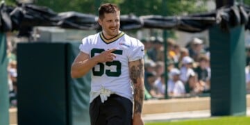 Green Bay Packers tight end Tucker Kraft points as he communicates with a teammate during the NFL football team's training camp, Sunday, Aug. 2, 2026, in Green Bay, Wis. (AP Photo/Mike Roemer)