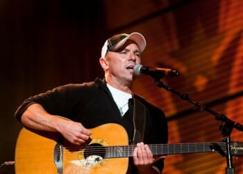 Kenny Chesney performing at the Farm Aid Concert at Miller Park on 2nd October 2010 in Milwaukee, Wisconsin, United States. (Photo by Ebet Roberts/Redferns)
