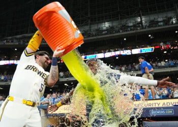 How it sounded: Relive the Brewers walking-off the Cubs