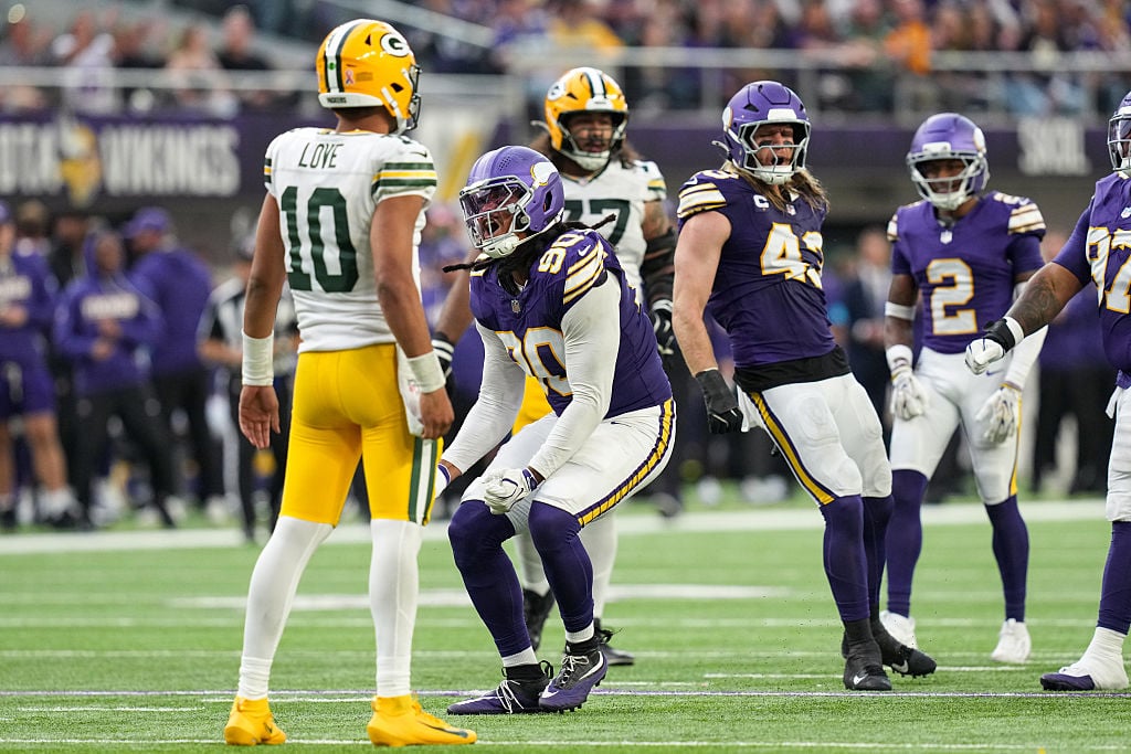 Vikings close with 29 straight points to beat rival Packers 39-22