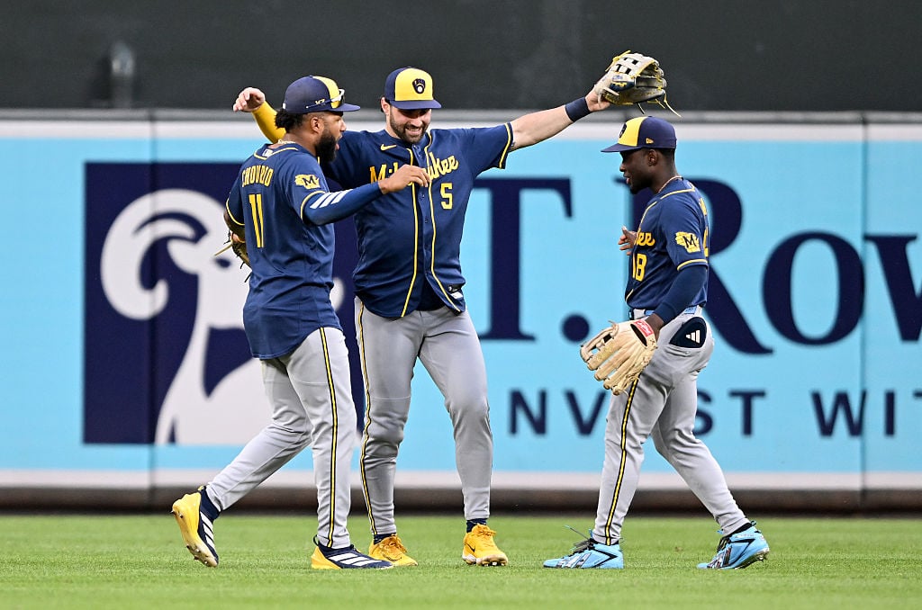 Brewers tie team record with 97th win, beat Orioles 1-0
