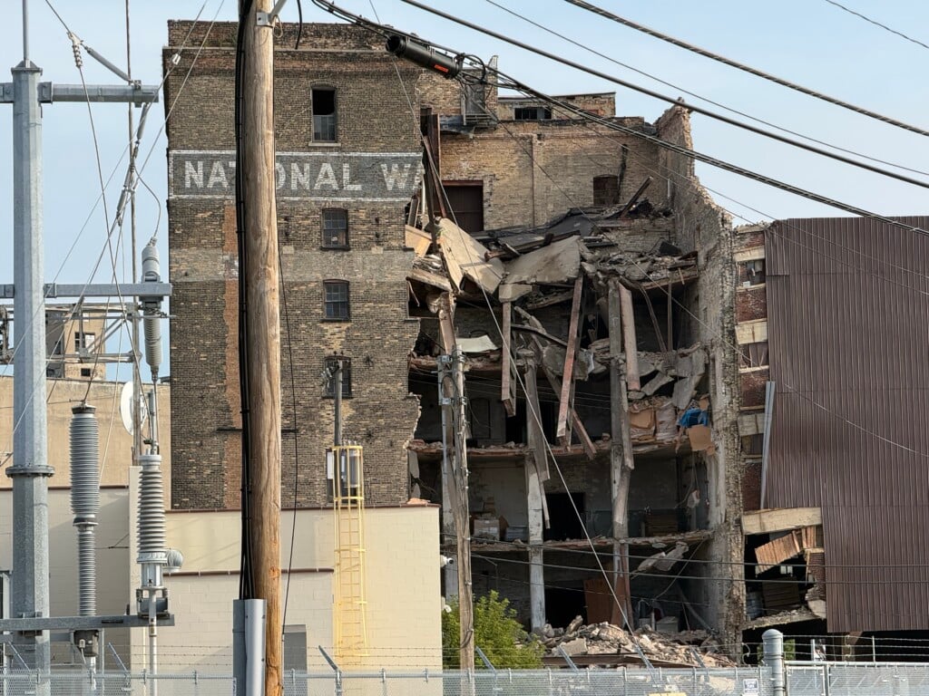 Emergency demolition ordered after building collapse in Milwaukee - WTMJ