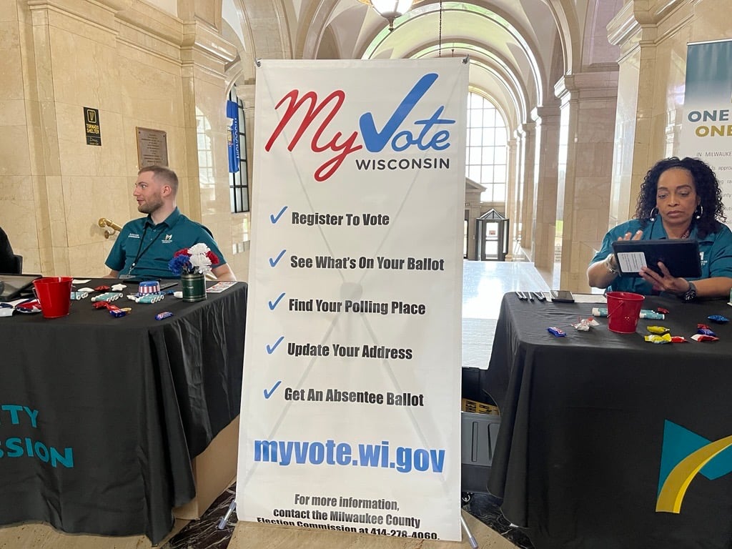Sign in the courthouse rotunda promoting the website "My Vote"