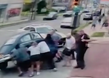 strangers lift car