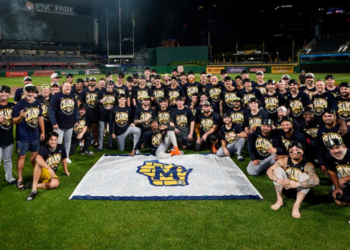 Brewers team photo on the field at PNC Park following their 4th Division title in 4 years, Sept. 15, 2026. (Photo: Milwaukee Brewers)