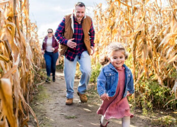 Family Has Fun In The Corn Maze At Country Bumpkin Farm Market In Wisconsin Dells (Photo: Travel Wisconsin)
