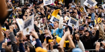Fans cheer as the Brewers bus passes them along the Championship Parade Route (Photo: Nick Brown)