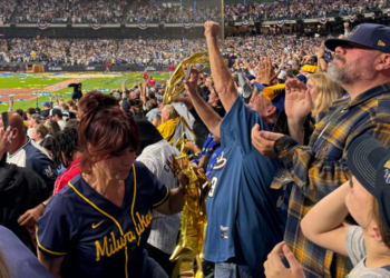 Fans celebrate the Brewers National League title at the American Family Field watch party on October 15, 2026 (Photo: Elisabeth Montemurro)