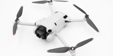 DJI Mini 4 Pro drone from February 2, 2024, from Jacek Halicki. This file is licensed under the Creative Commons Attribution-Share Alike 4.0 International license.
