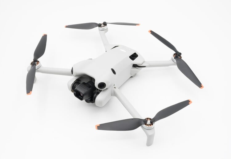 DJI Mini 4 Pro drone from February 2, 2024, from Jacek Halicki. This file is licensed under the Creative Commons Attribution-Share Alike 4.0 International license.