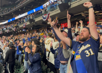 Fans celebrate the Brewers National League title at the American Family Field watch party on October 15, 2026 (Photo: Elisabeth Montemurro)