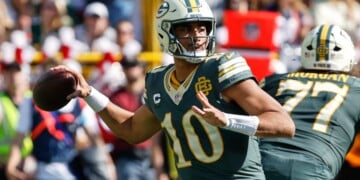 Green Bay Packers' Jordan Love throws during the first half of an NFL football game against the Chicago Bears in Green Bay, Wis., Sunday, Oct. 11, 2026. (AP Photo/Mike Roemer)