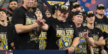 Brewers Manager Pat Murphy waves on stage while the team is presented with the Commissioner's Trophy after winning the World Series, October 28, 2026 (Photo: Dominic Cotroneo)