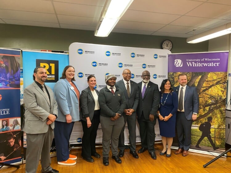 School leaders and officials (Photo: Elizabeth Lintonen)
