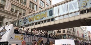 The Milwaukee Brewers bus on Avenue during the Championship parade (Photo: Elizabeth Lintonen)