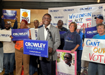 Crowley welcomes supporters at a campaign event at the Milwaukee Public Market on October 1, 2026 (Photo: Elisabeth Montemurro)