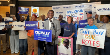 Crowley welcomes supporters at a campaign event at the Milwaukee Public Market on October 1, 2026 (Photo: Elisabeth Montemurro)