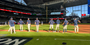 The Milwaukee Brewers take the field during NLDS practice at American Family Field, October 2, 2026 (Photo: Elisabeth Montemurro)