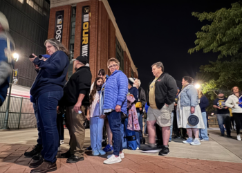 Fans wait in line to get shirts screen printed at the NLDS Game 3 watch party at UW Credit Union Plaza outside American Family Field, October 6, 2026 (Photo: Elisabeth Montemurro)