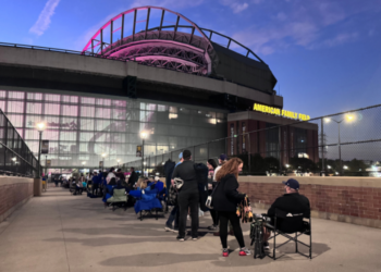 Fans line up to enter the NLDS Game 3 watch party at UW Credit Union Plaza outside American Family Field on October 6, 2026 (Photo: Elisabeth Montemurro)