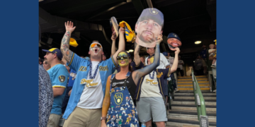 Brewers fans cheering during Game 2 of the NLCS at American Family Field on October 12, 2026 (Photo: Elisabeth Montemurro)